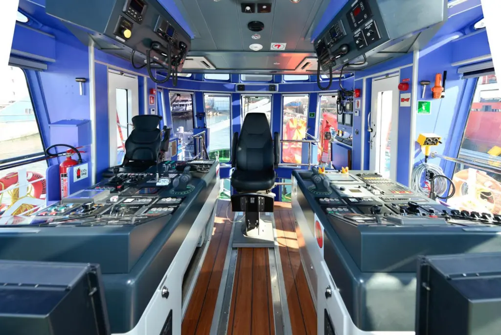 'Civitavecchia's' wheelhouse adopts the standard split console layout (Sanmar)
