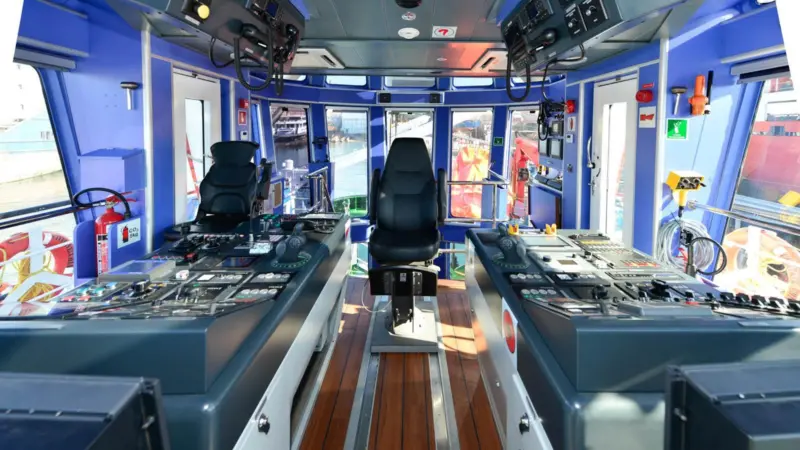 'Civitavecchia's' wheelhouse adopts the standard split console layout (Sanmar)