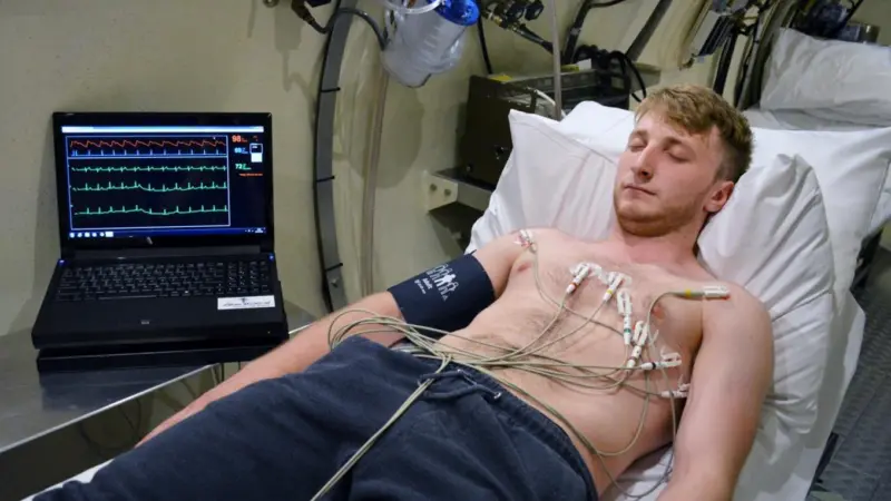 Monitoring a patient using the D-MAS HyperSat from DanMedical