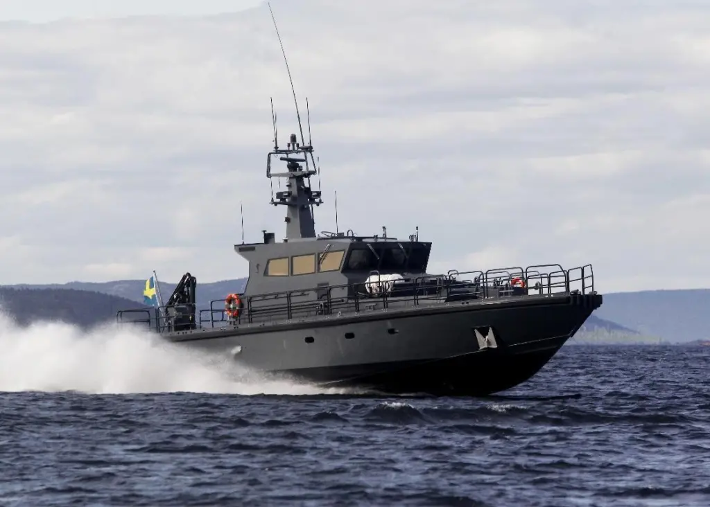The low noise levels are unique in a fast patrol boat of this size
