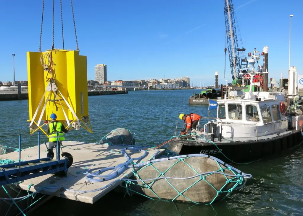 The LAMWEC project puts to test its new wave energy converter