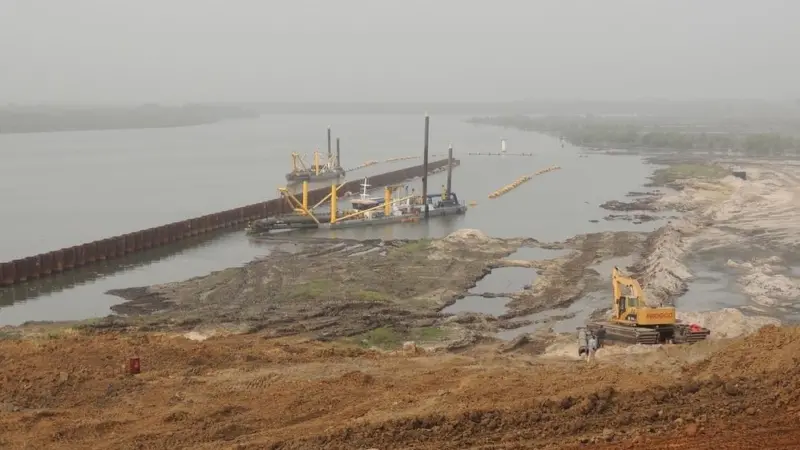 00_50100_MJAPR16Dredging-Damen