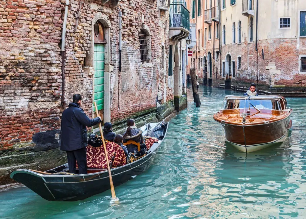 Venice’s water taxi’s have at present some issues when it comes to slow speed manoeuvring round the city’s ancient canals