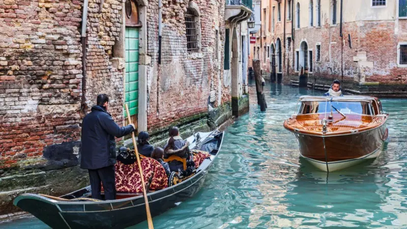 Venice’s water taxi’s have at present some issues when it comes to slow speed manoeuvring round the city’s ancient canals