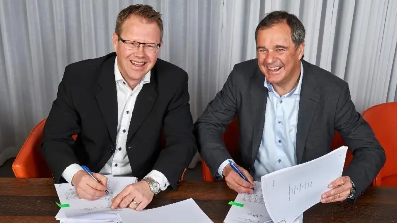 Per Landegren, CEO of Humphree, left, and Björn Ingemanson, president of Volvo Penta