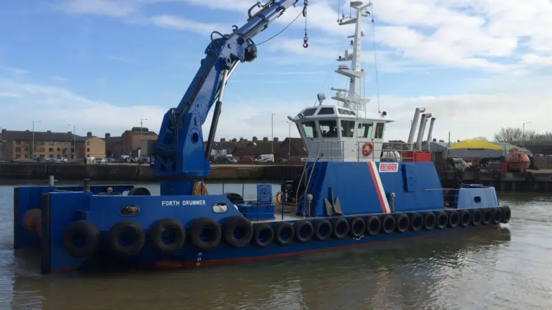 The 'Forth Drummer' has a crane capacity of 200T/M and a 24T bollard pull