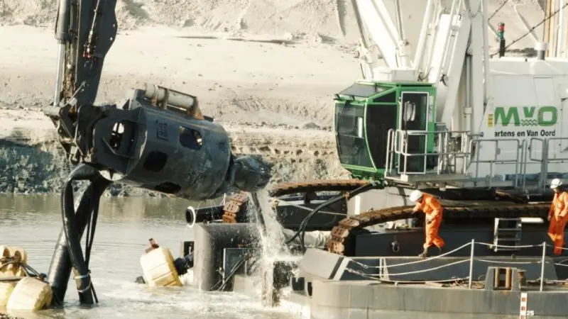 Damen DOP at work in Cadzand Harbour