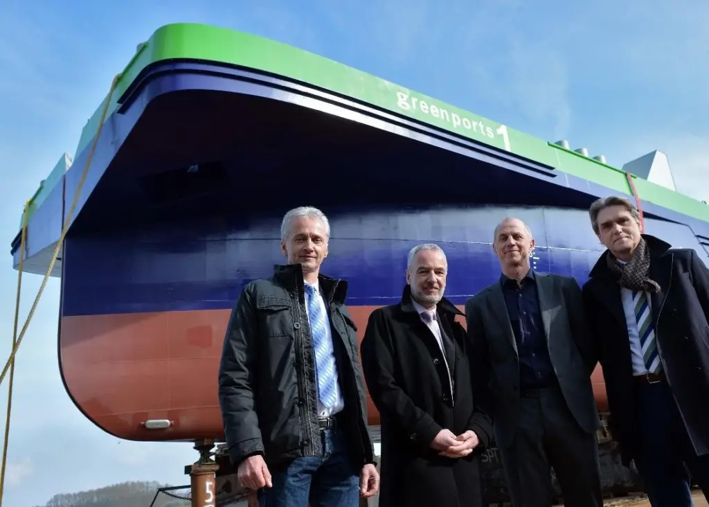 They are proud of their project (from left to right): Ralf Wendorff (technician bremenports), Horst Rehberg (Managing Director bremenports), Roelof Kregel (Technical Managing Director SCHN), Robert Howe (Managing Director bremenports).