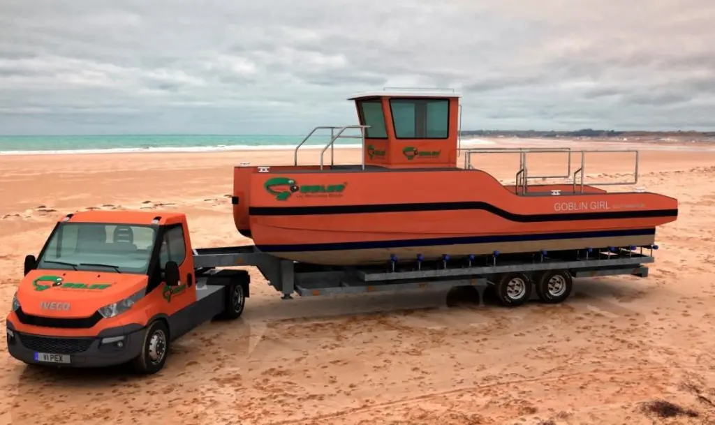The prototype was fitted with a Hamilton jet coupled to an FNM 250hp diesel