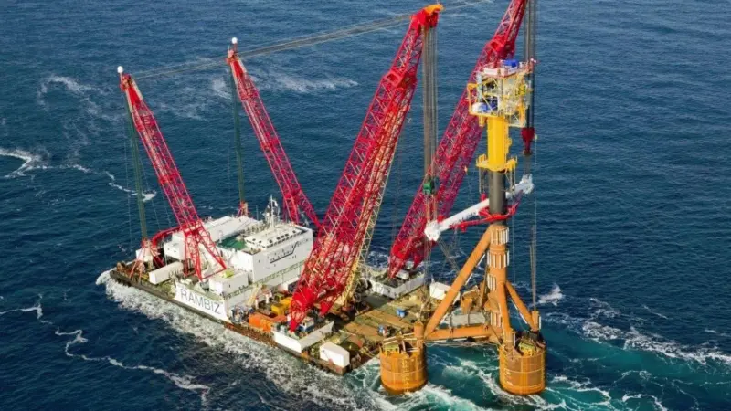 Scaldis’ heavy lift vessel, Rambiz, has a unique arrangement having two cranes, shallow draft, large deck space and extensive accommodation facilities