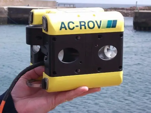 ROVs have gained from micro-engineering, so using an AC-ROV 3000m rated fly-out ‘eye’ on a shuttle could be the answer