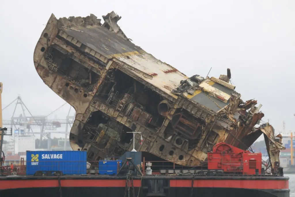 Wreck removal work was a particularly active area in 2015 (Peter Barker)