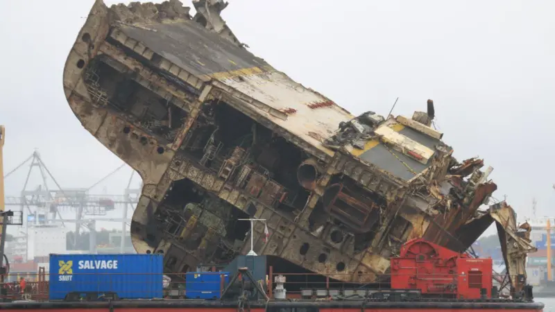 Wreck removal work was a particularly active area in 2015 (Peter Barker)