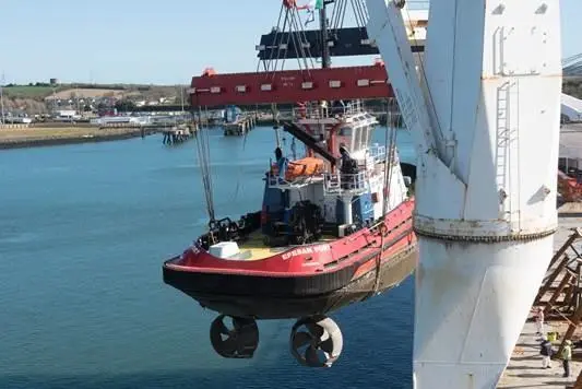 'Celtic Fergus' arrives by heavyload ship at Cork (Celtic Tugs)