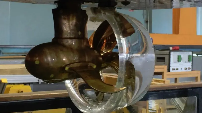 Model test of the new nozzle Schottel VarioDuct SDV45 in the towing tank