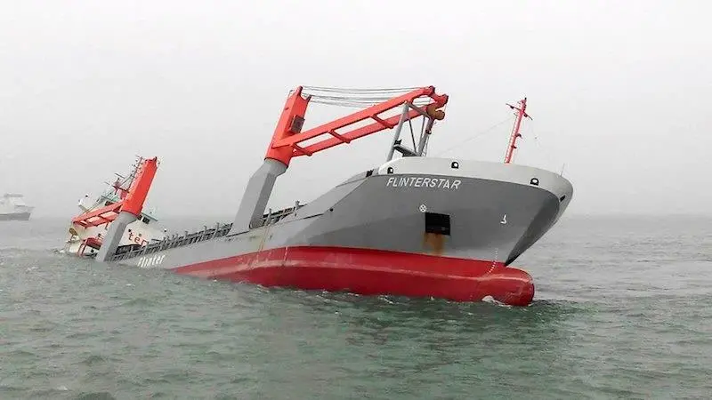 Removal of the wreck of the 'Flinterstar' is now underway (Reuters-Benny Proot)