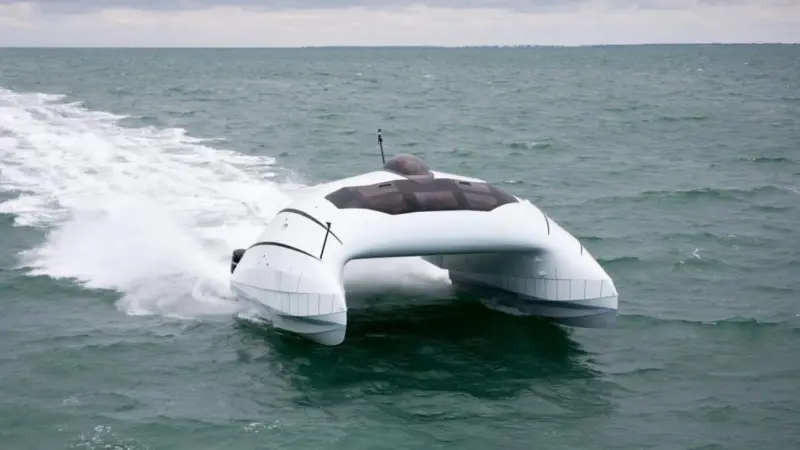 The 10 metre prototype is powered by a pair of 200hp outboard motors