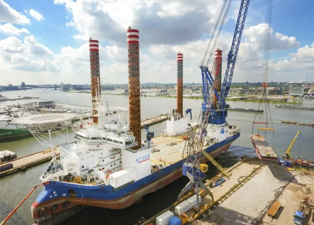 Installing the larger crane on the Sea Installer had numerous implications on existing on board structures