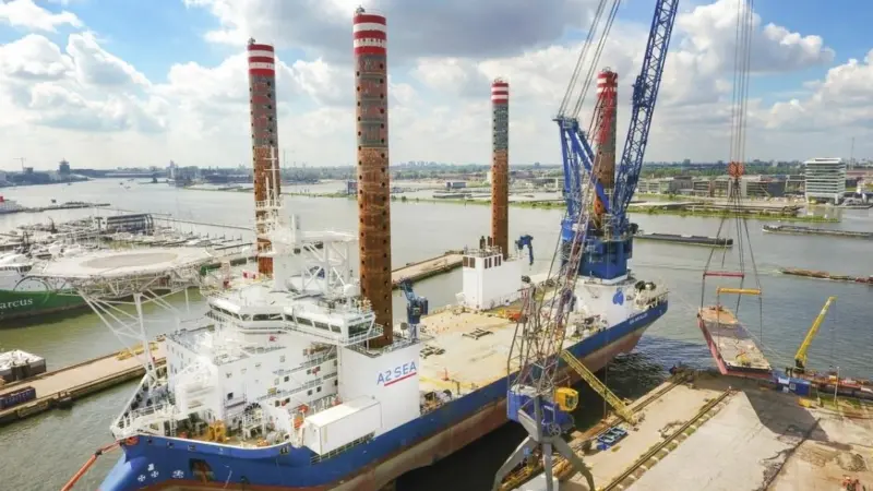 Installing the larger crane on the Sea Installer had numerous implications on existing on board structures