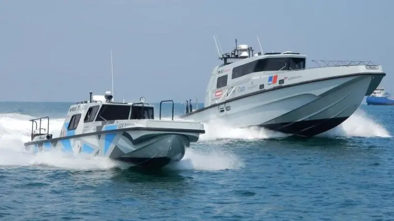 The SAR 60 (right) averaged 52.3 knots