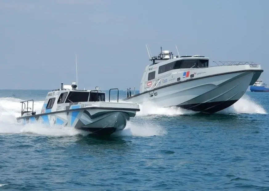 The SAR 60 (right) averaged 52.3 knots