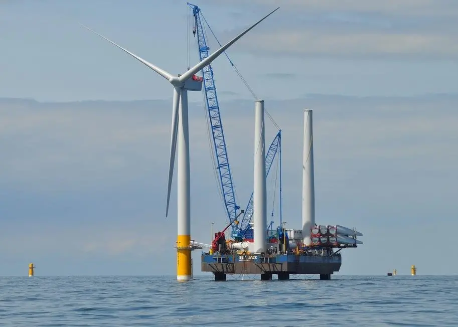 Crew on vessels sailing to offshore installations, for example, outside the 12 miles zone do not need UK work permits