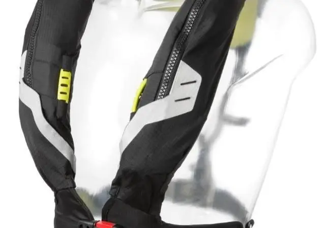 Spinlock's lifejackets, such as this 275N Deckvest have a lower profile and thus present a lower snagging risk than some competitor products
