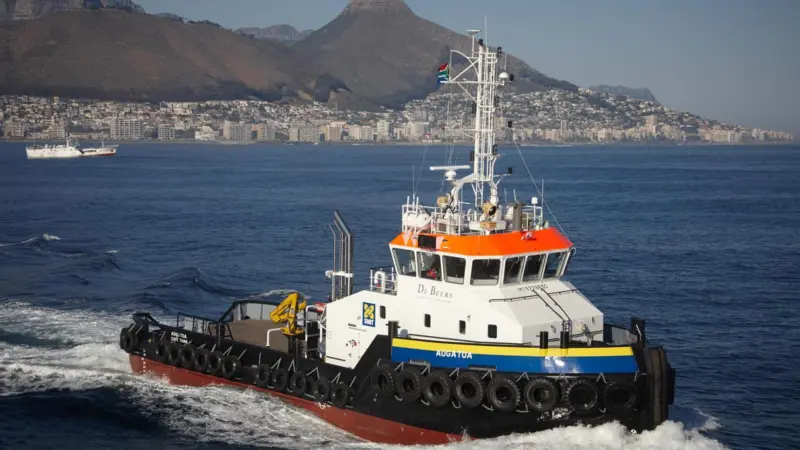 'Aogatowa' is the second of two Shoalbusters for Smit Amandla Marine (Damen)