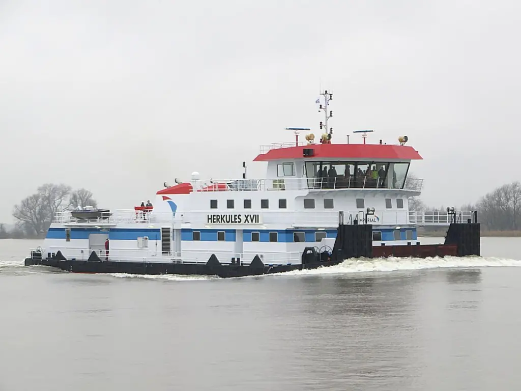 'Herkules XVII' is one of two similar vessels for operation in Paraguay  (Damen)