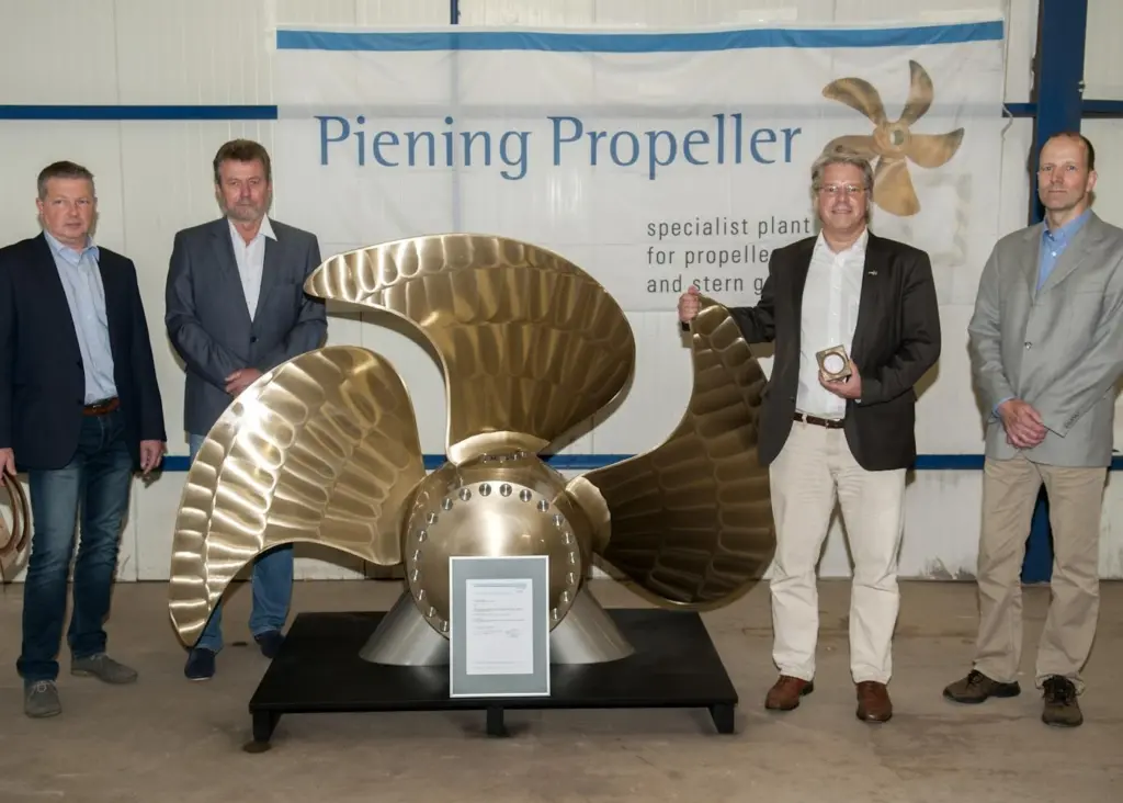 DNV GL presented the new certificate to Mr Pein at the Otto Piening GmbH’s factory