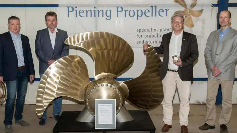 DNV GL presented the new certificate to Mr Pein at the Otto Piening GmbH’s factory