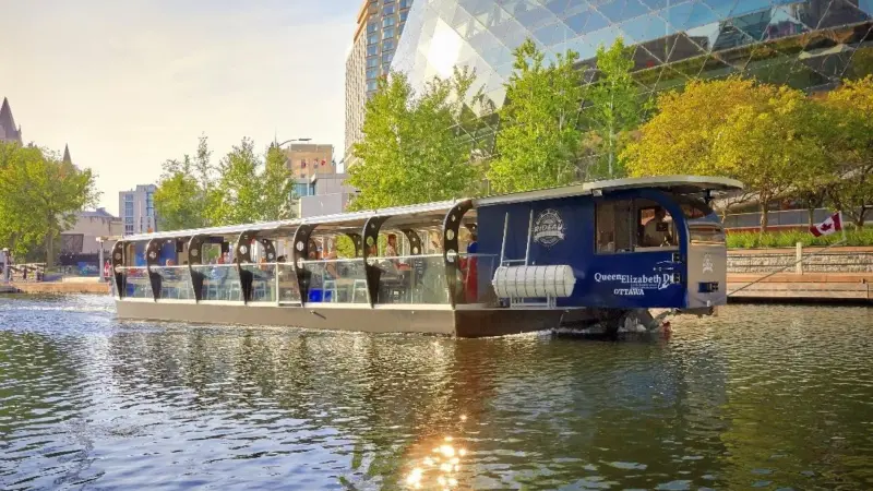 The Ottawa tour boat is a double-ender with a Torqeedo Deep Blue 80 at each end