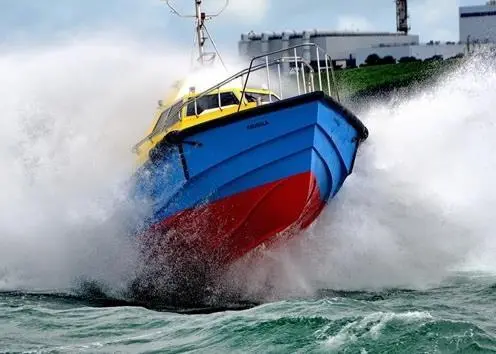 The design offers the expected features of a pilot craft featuring wide side decks and an inclined cabin side