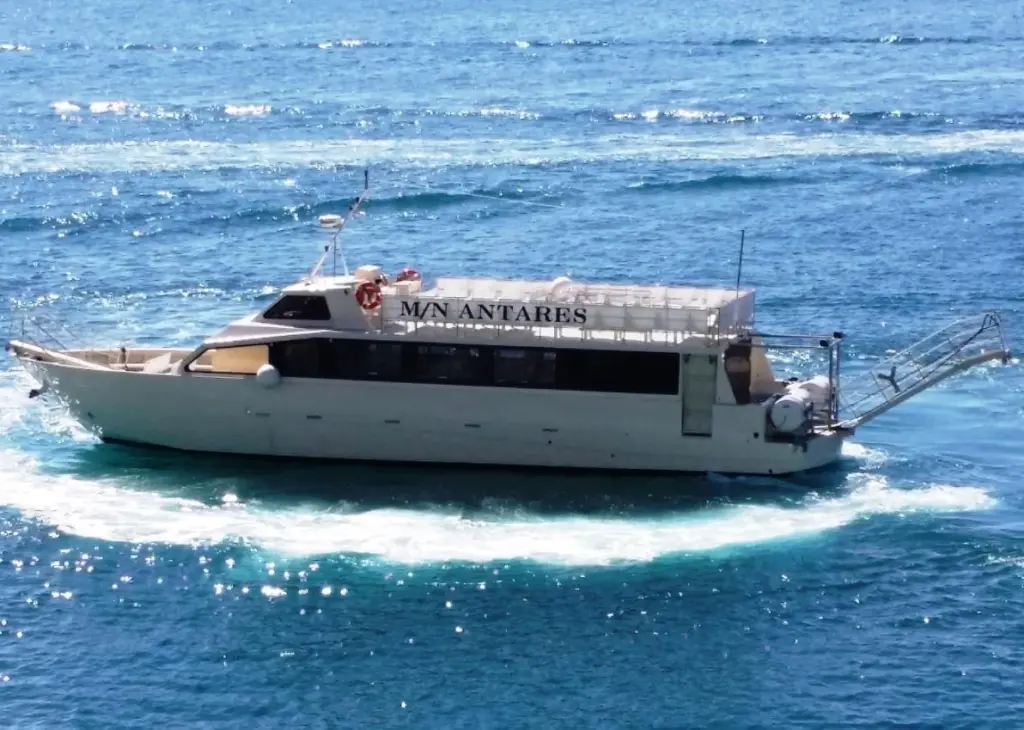 The individually steerable pods, which are controlled by the joystick when in docking mode, enhance the all-round manoeuvrability
