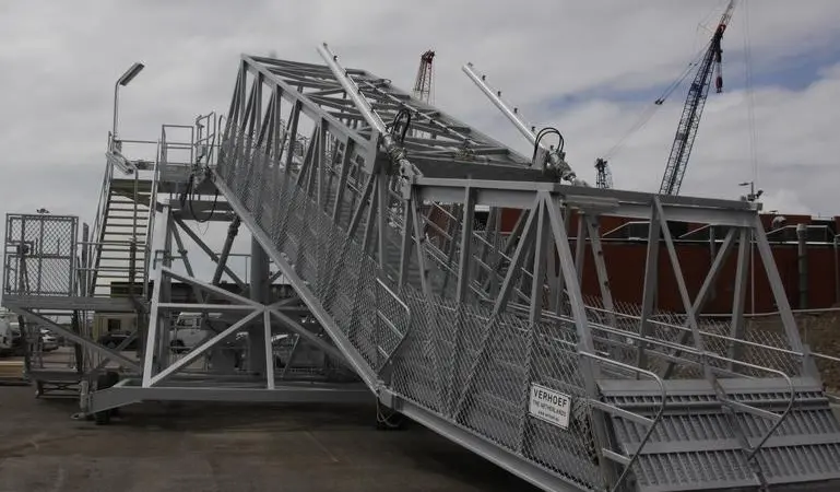 The reception point brow will be used predominantly by Royal Navy personnel, its telescopic gangway will extend up to 19 metres over the water