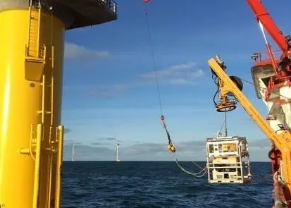 Cougar XT Compact in its Tether Management System (TMS)