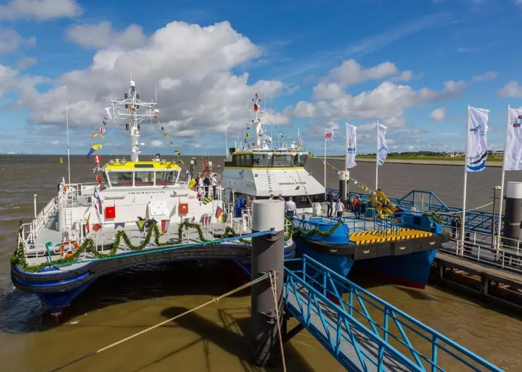 Two more boats at once for EMO