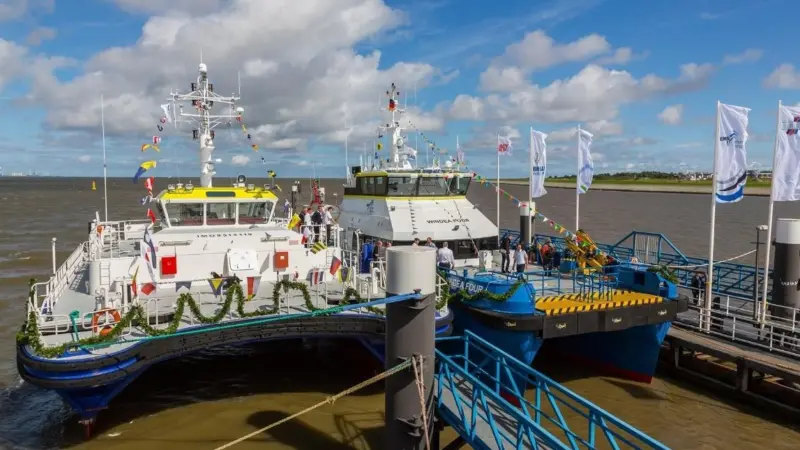 Two more boats at once for EMO