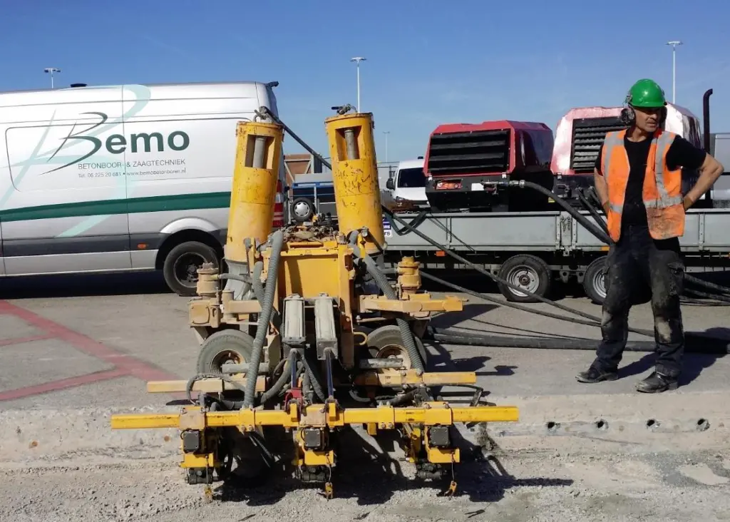 E-Z Drills produced about 180,000 holes during the Massvlakte 2 shipping terminals construction