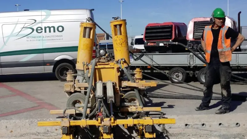 E-Z Drills produced about 180,000 holes during the Massvlakte 2 shipping terminals construction