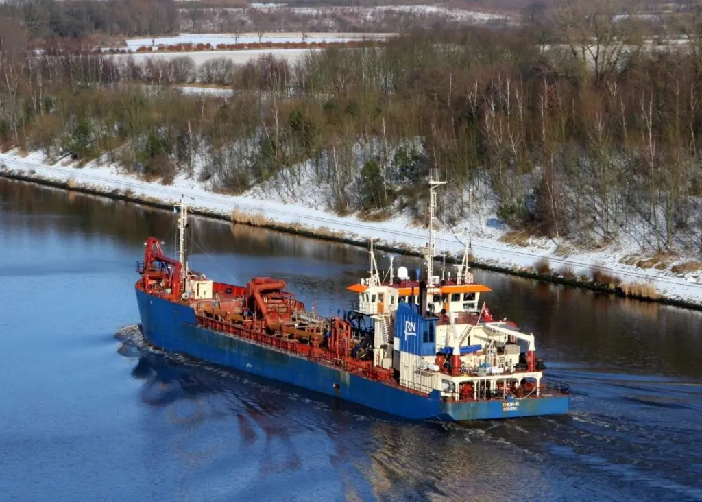 The dredger Thor R is owned and operated by the Danish company Rohde Nielsen