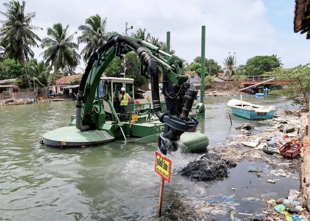 Dredging capacity is 50% higher with the Watermaster Classic V