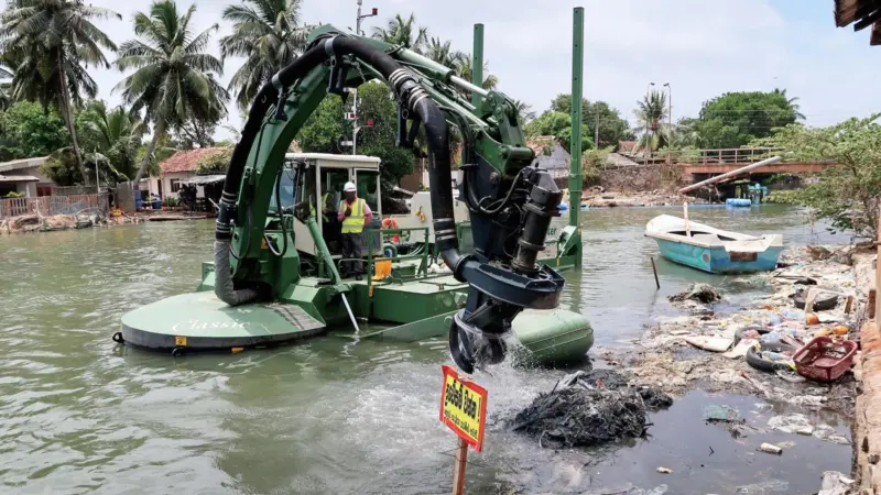 Dredging capacity is 50% higher with the Watermaster Classic V