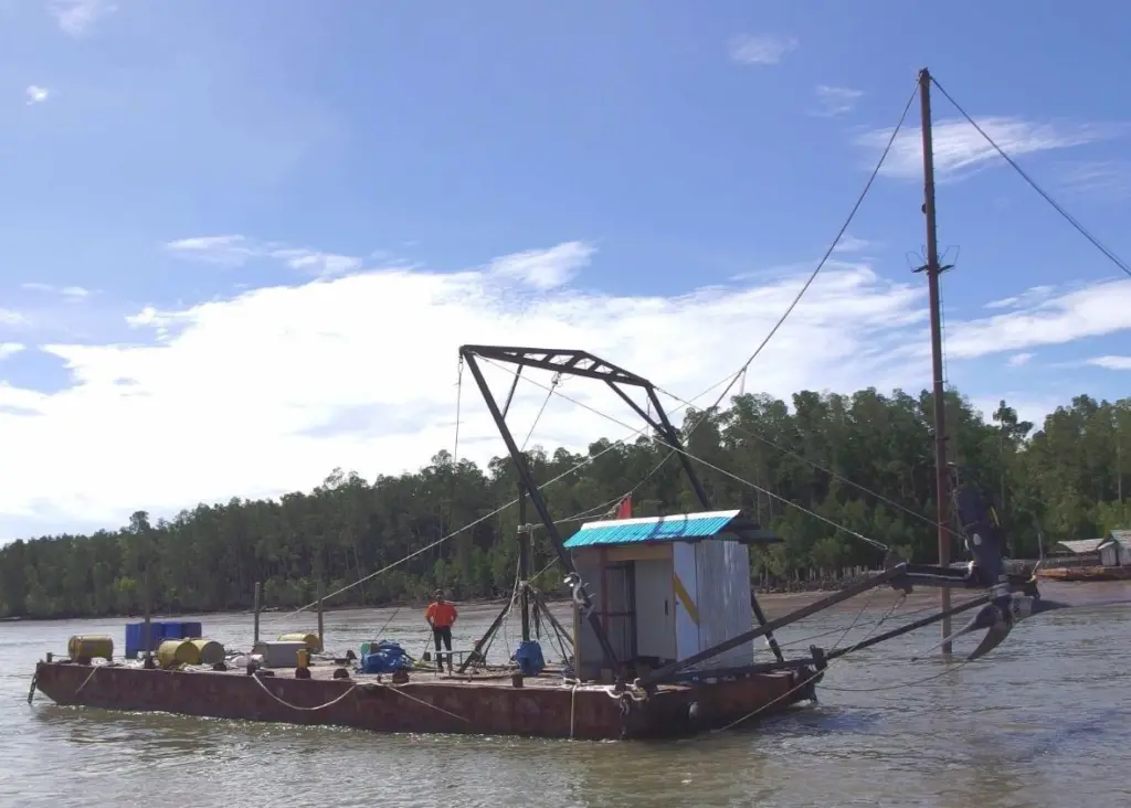 The present design demonstration is a simple way of deploying tidal turbine to reduce installation and maintenance cost