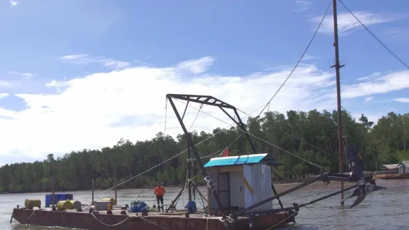 The present design demonstration is a simple way of deploying tidal turbine to reduce installation and maintenance cost