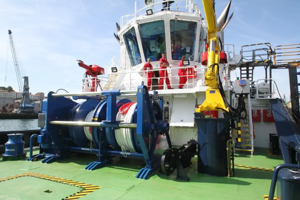 Ibercisa supplied a double-drum hydraulic escort winch for VB Xaloc (RAL)