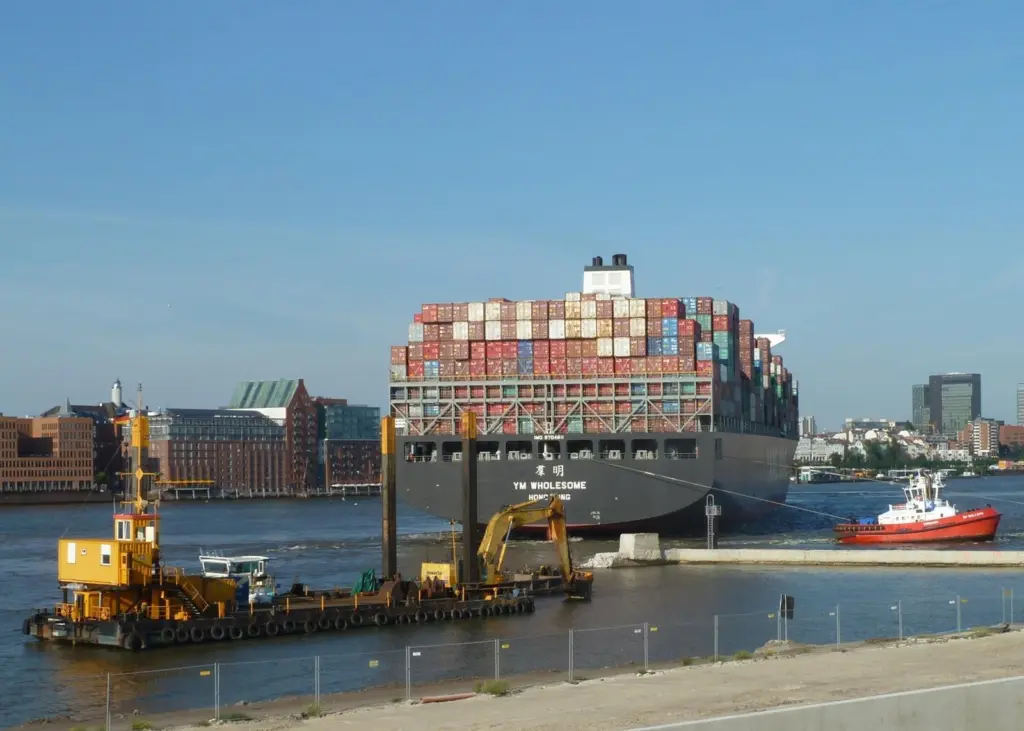 Elbe dredging and the main reason for it.