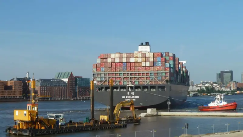 Elbe dredging and the main reason for it.