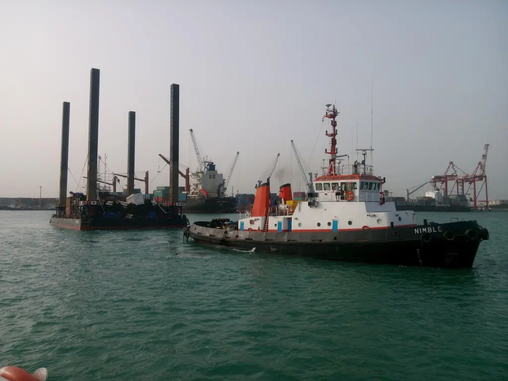 Nimble towing barge