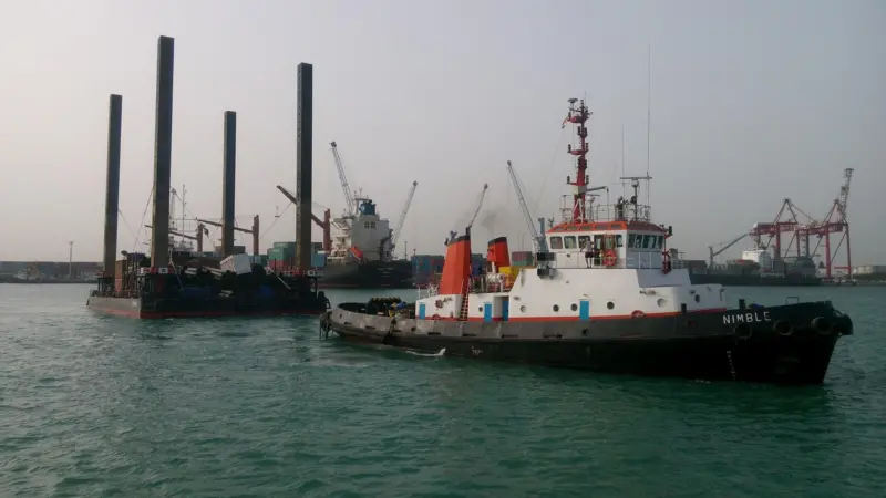 Nimble towing barge